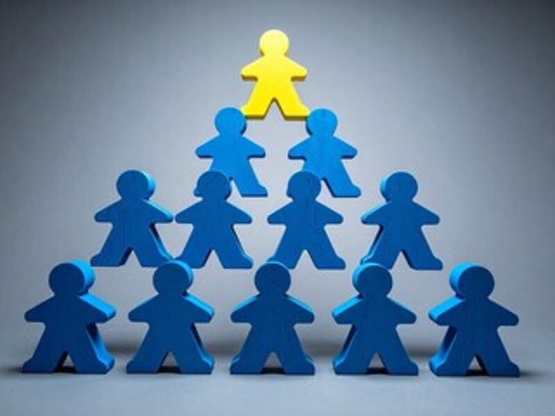 Grafik einer Menschenpyramide