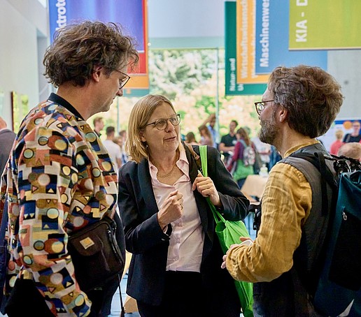 Gäste und Mitarbeiter beim Get-Together
